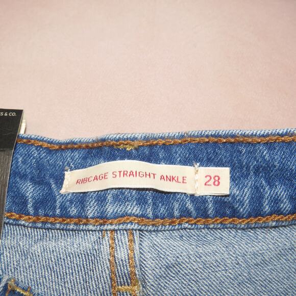 Levi’s Premium Medium Wash Distressed Ribcage Straight Ankle Jeans - Picture 11 of 15